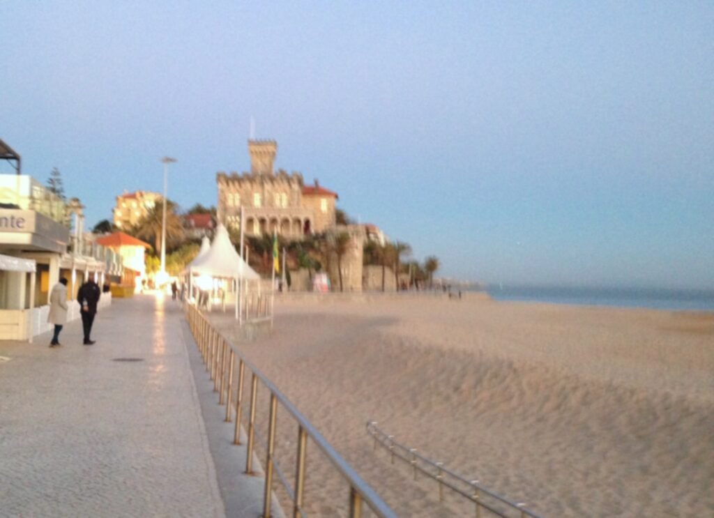 Stay near the beach in Cascais