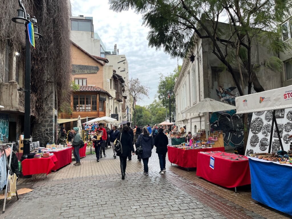 Barrio Lastarria in Santiago - Street market